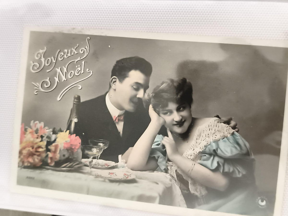 Carte postale ancienne Joyeux Noël CPA scène couple rétro début XXe