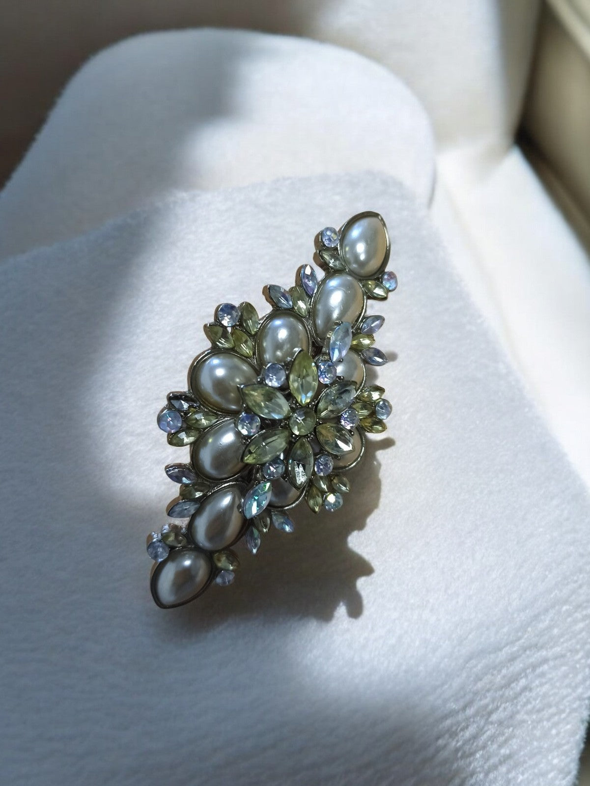 Barrette à cheveux vintage rétro, perles ovales et strass, accessoire élégant