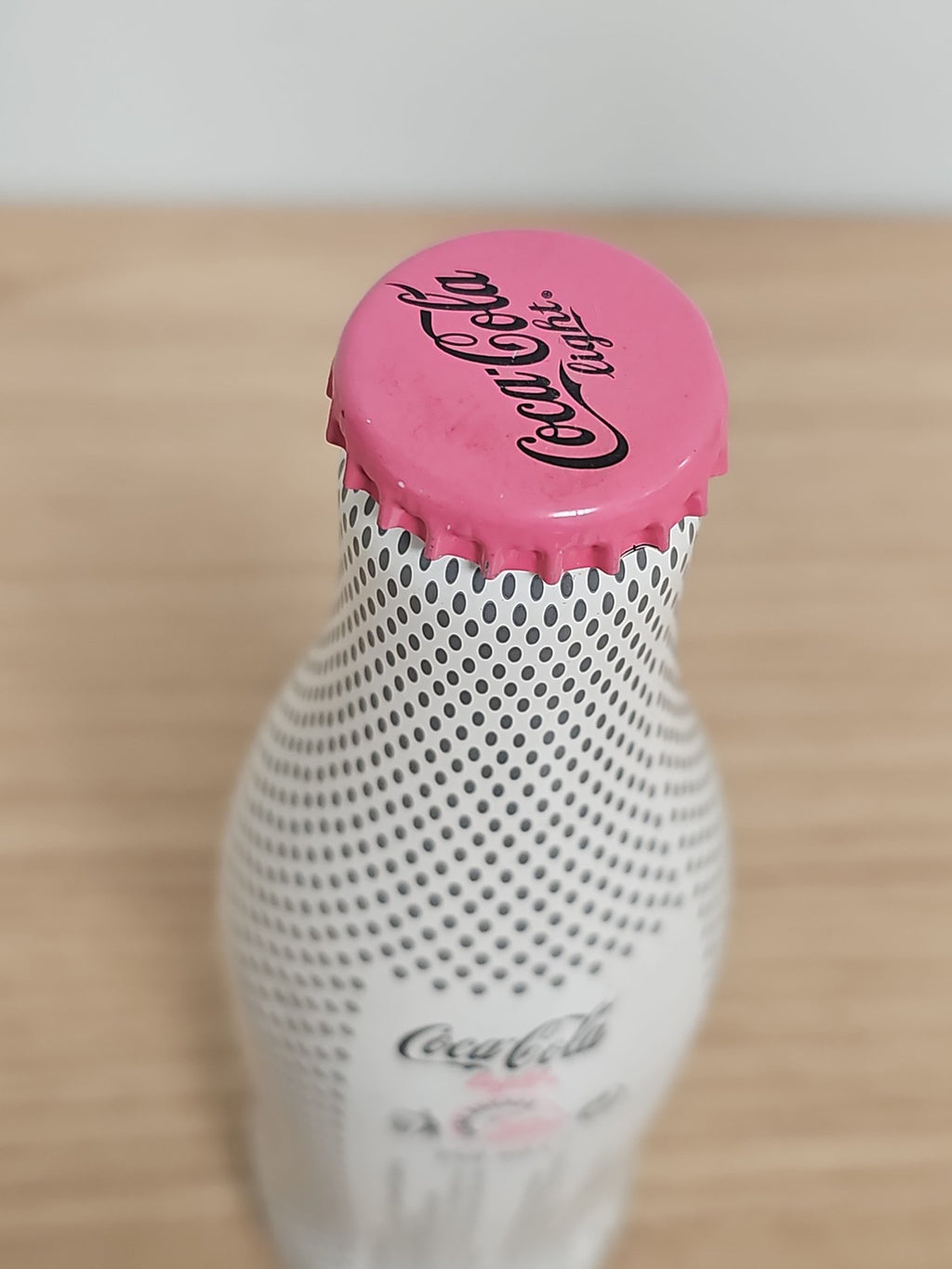 Bouteille Coca Cola pleine design Karl Lagerfeld édition spéciale boisson scellé