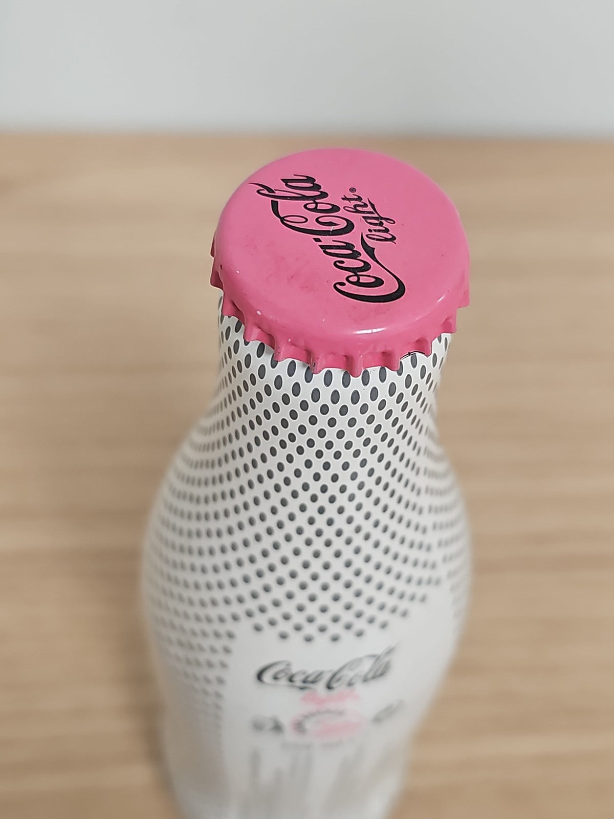 Bouteille Coca Cola pleine design Karl Lagerfeld édition spéciale boisson scellé
