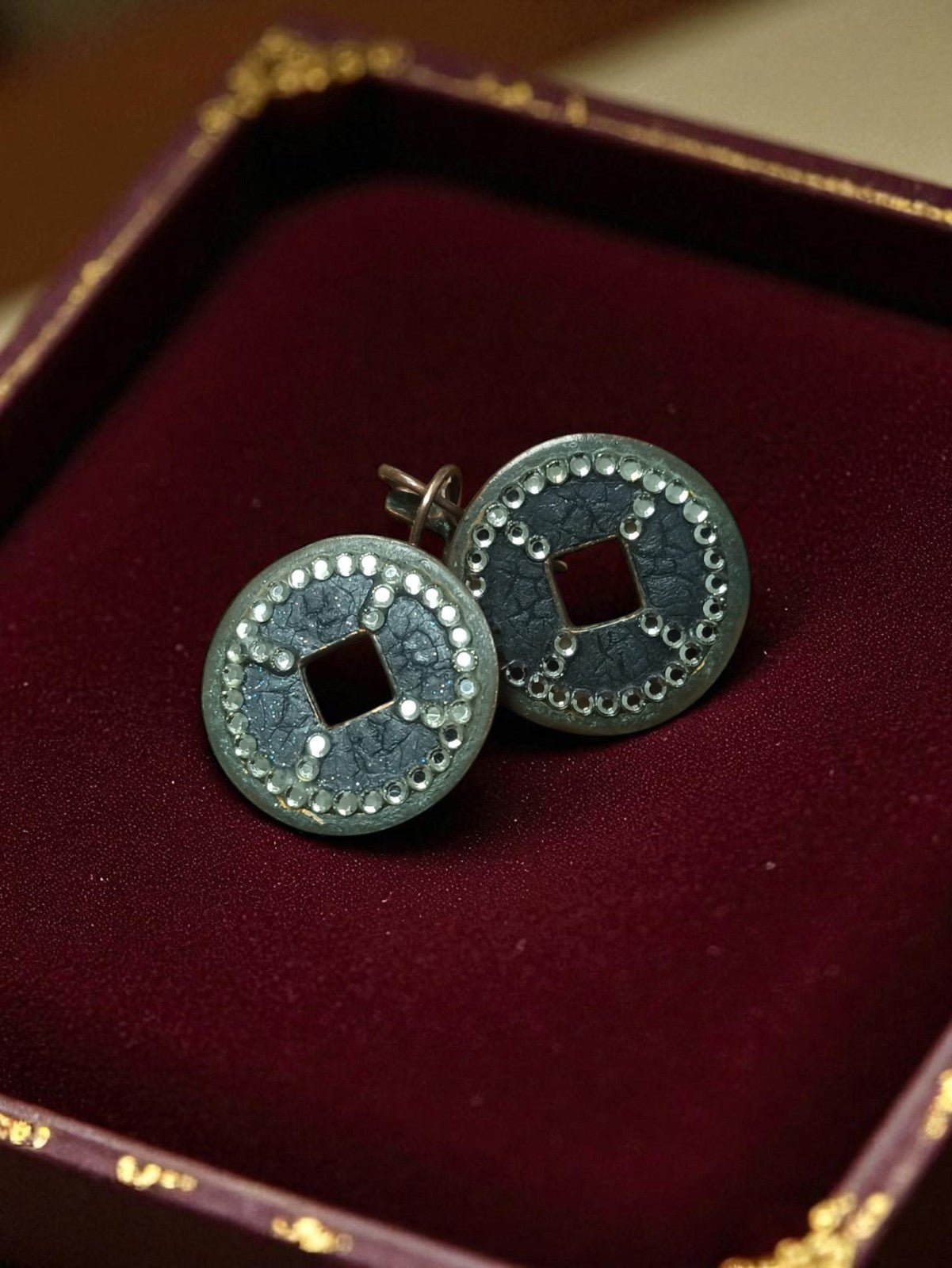 Paire boucles d’oreilles vintage GAS rondes ajourées, bijou rétro signé ancien