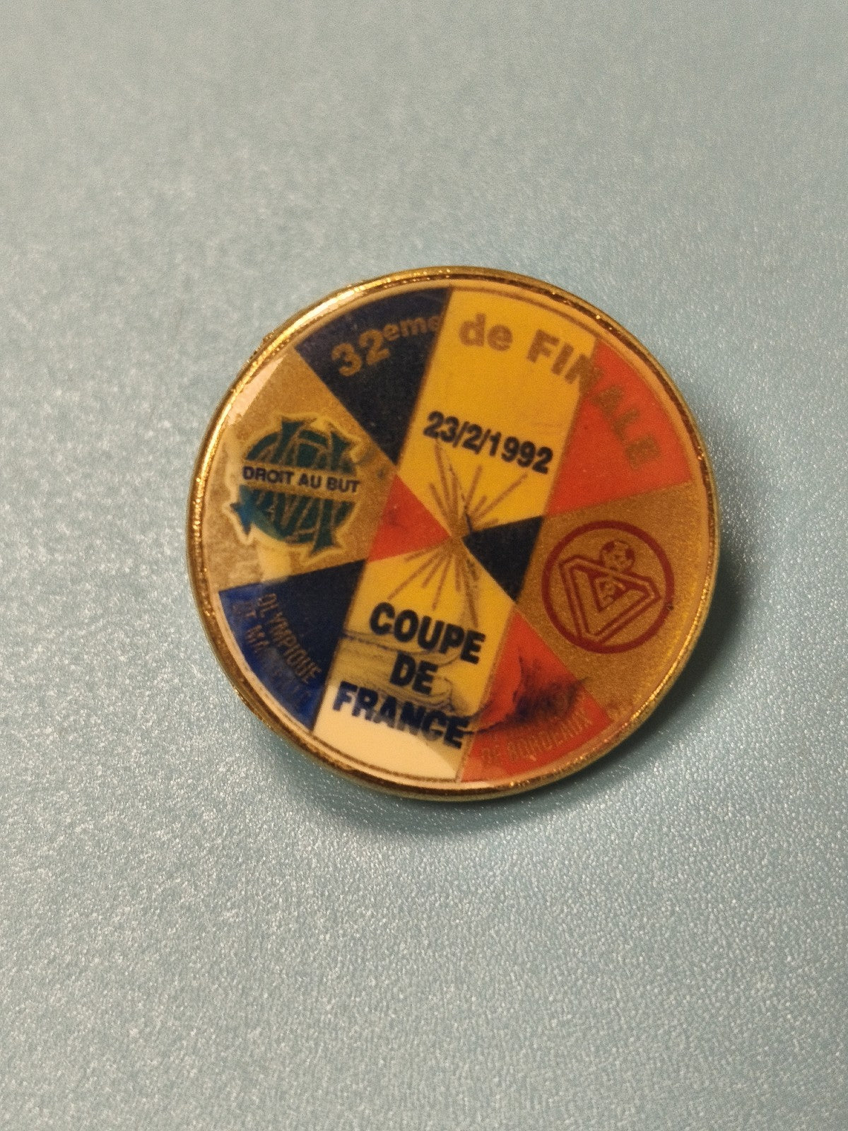 Pin's vintage Olympique Marseille Coupe de France 1992 32e finale football