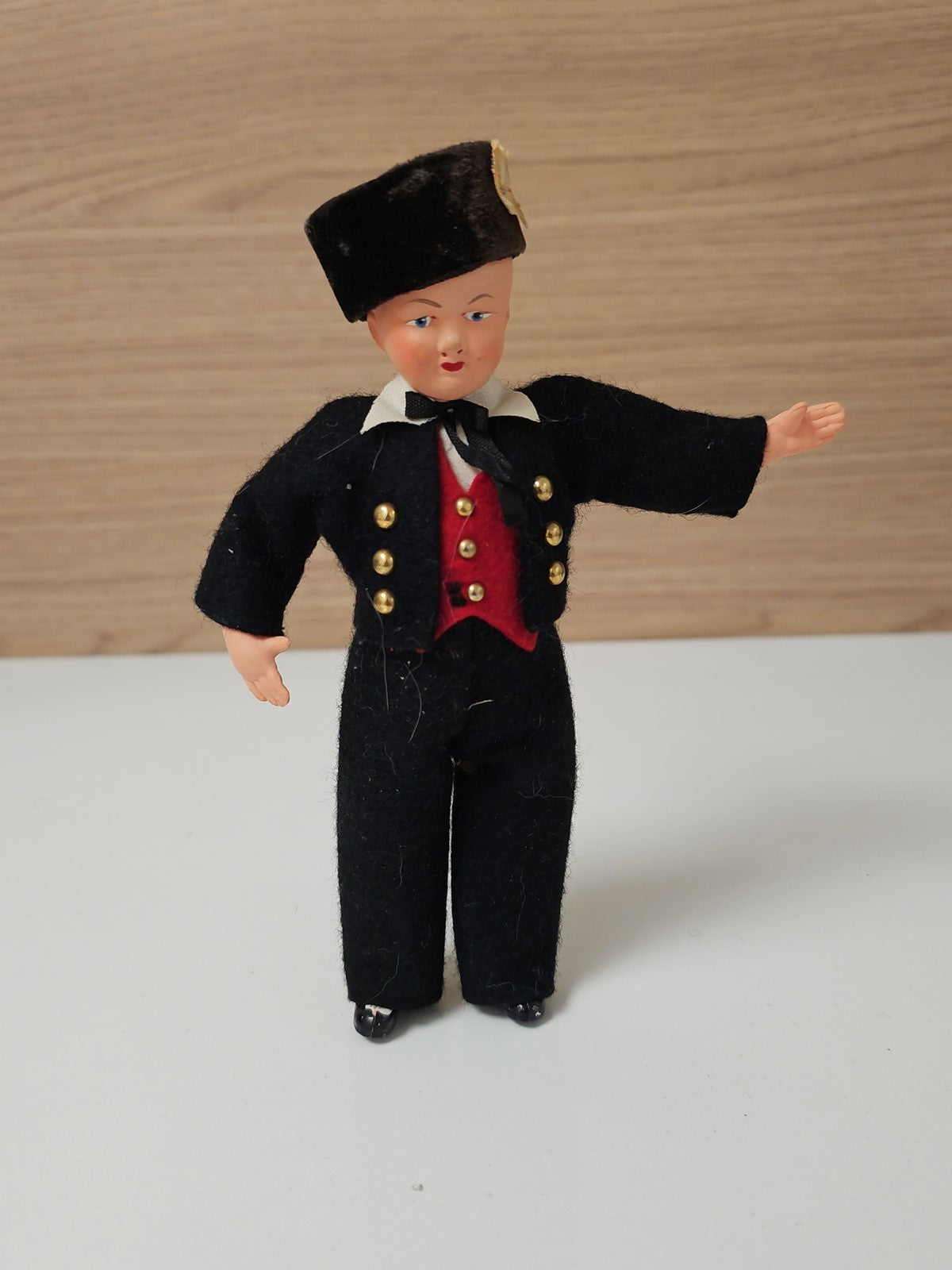 Poupée folklorique vintage ancienne ? Collection rétro, objet décoratif authenti
