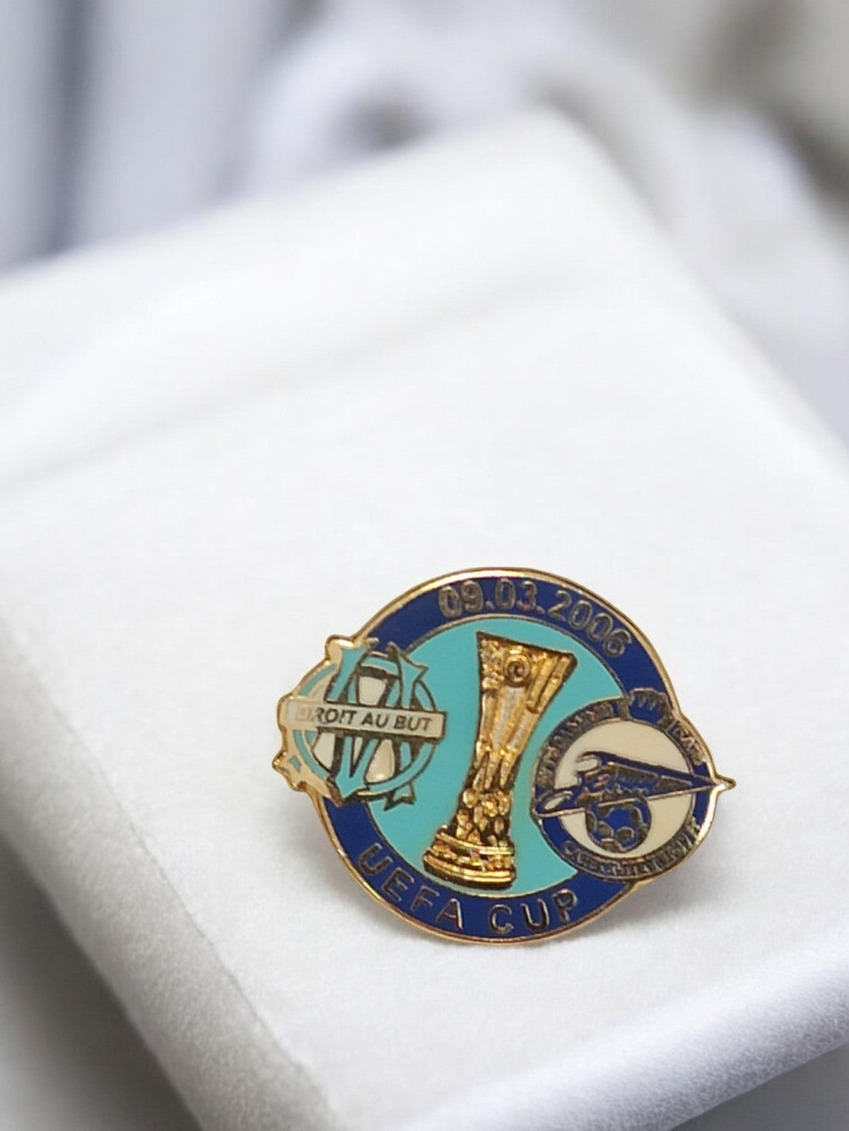 Pin's vintage Olympique de Marseille OM UEFA Cup 2006 badge football émaillé