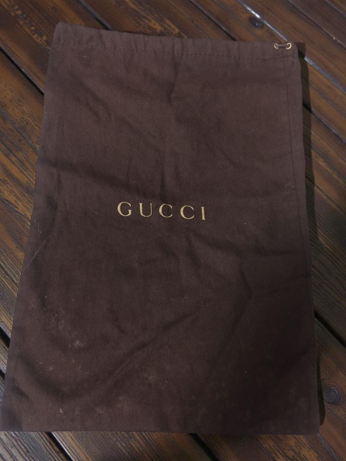 Petit sac publicitaire Gucci authentique, accessoire promotionnel de la marque