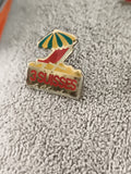 Pin's vintage 3 SUISSES transat parasol, badge ancien pub promo, Ref 6