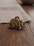 Pendentif éléphant vintage métal doré années 50, bijou animalier rétro