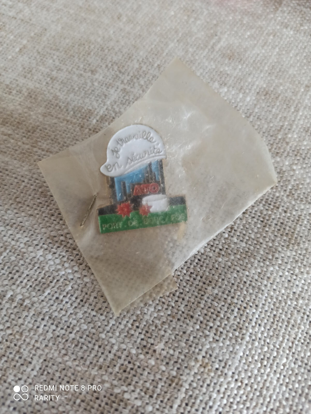 Pin's vintage Port de Bouc Fos sécurité, badge ancien, émaillé multicolore