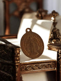 Pendentif religieux catholique vintage métal Vierge Miraculeuse médaillon ancien