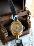 Montre femme vintage mécanique NOD, boîtier doré, style rétro unique