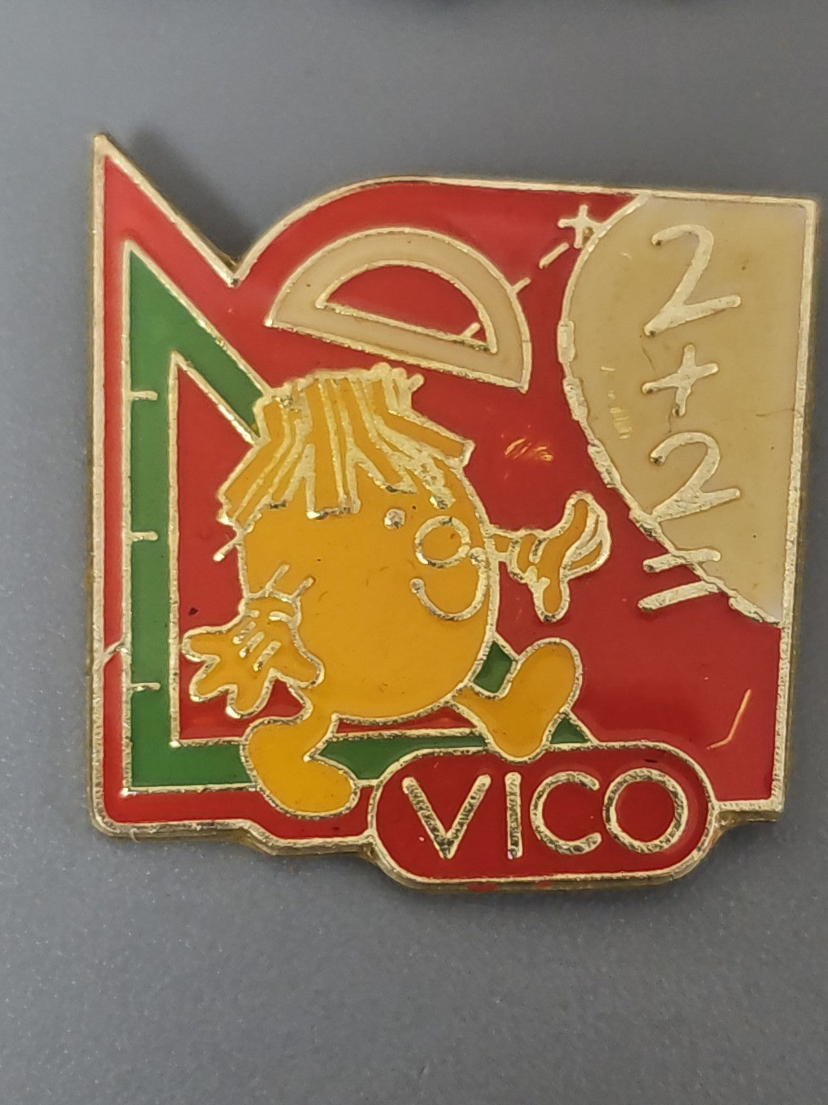 Pin's rétro ancien Vico publicitaire collection vintage années 80 rare collector