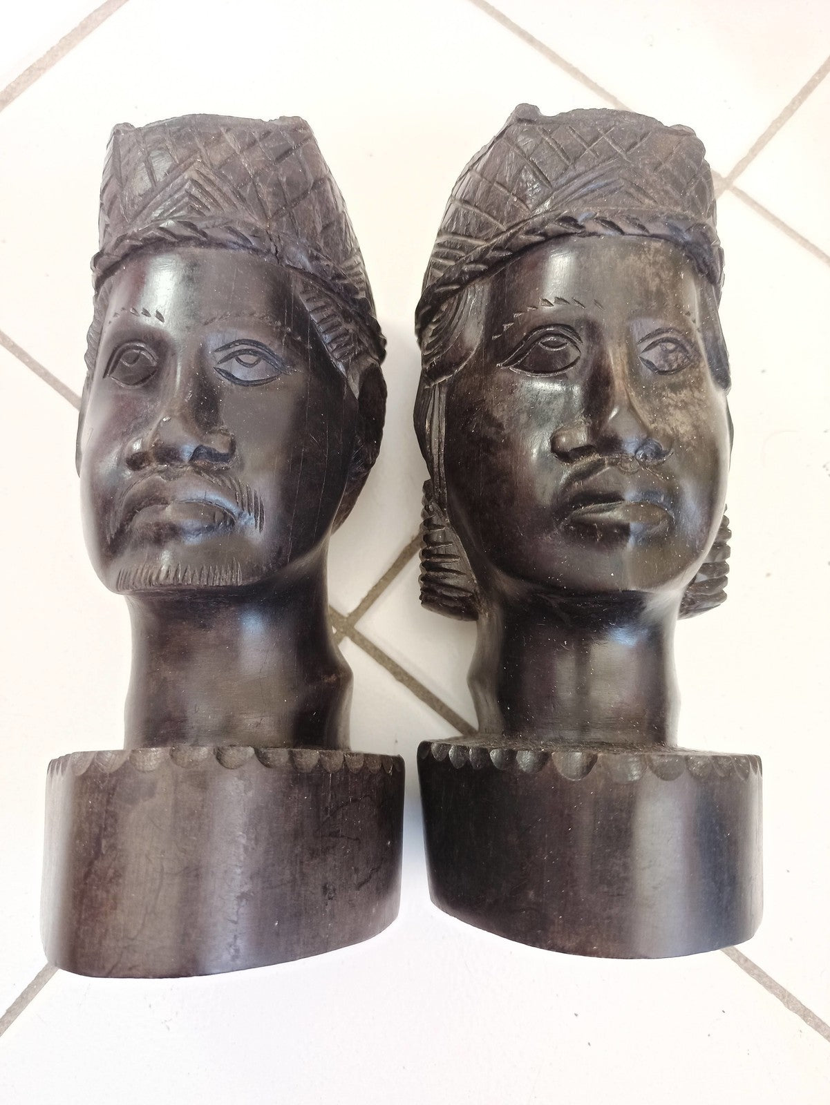 Paire bustes africains vintage en bois d?ébène, visages homme femme sculpture dé