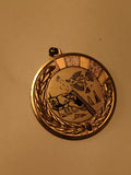 Médaille ronde finition dorée motif sportif laurier, pendentif récompense