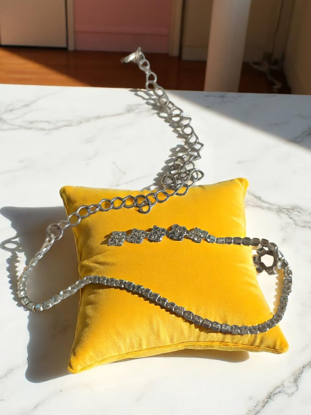 Collier vintage fantaisie métal argenté, maillons géométriques rétro élégant