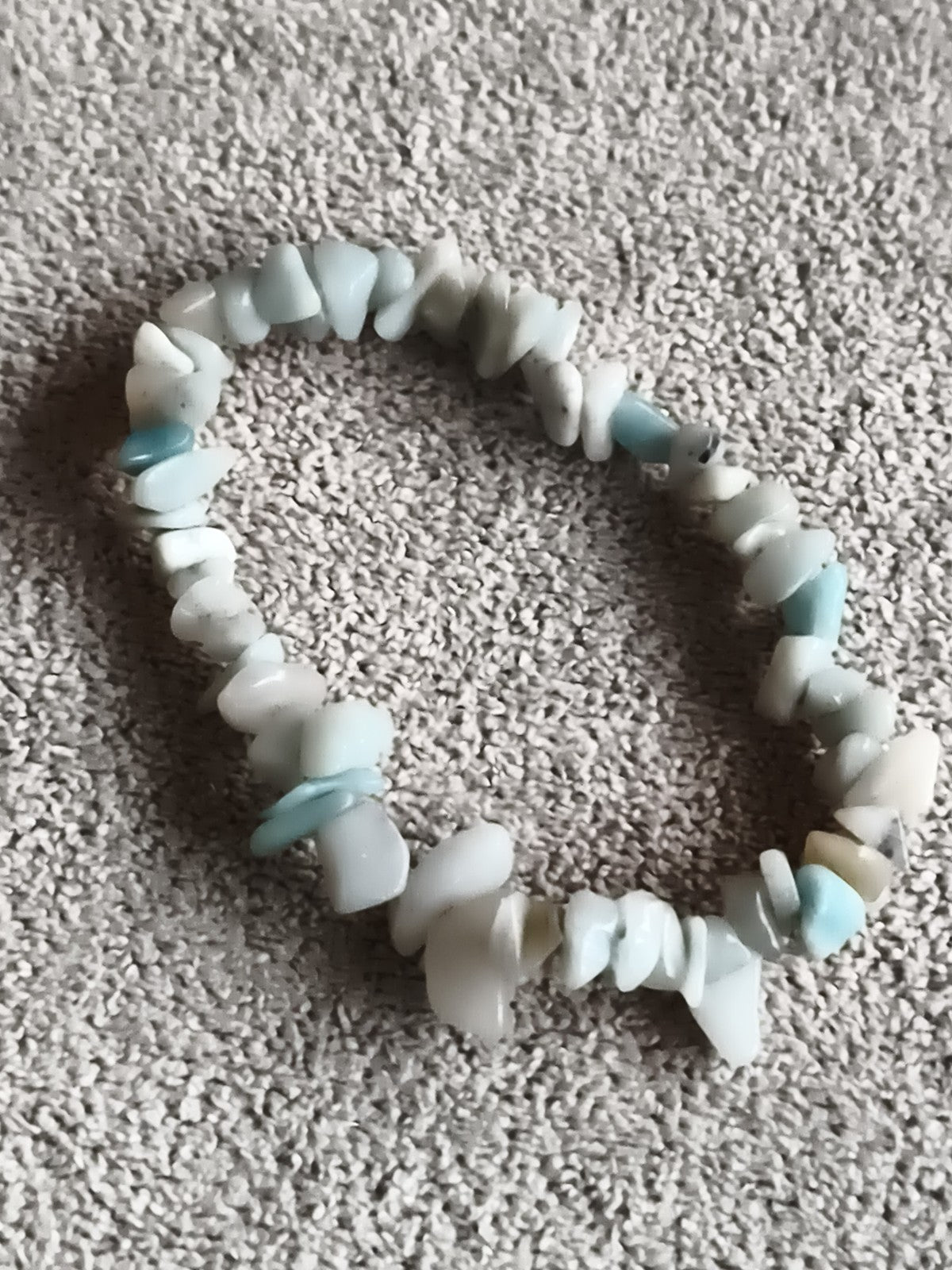 Bracelet pierres naturelles bleu blanc, perles irrégulières, bijou élastique