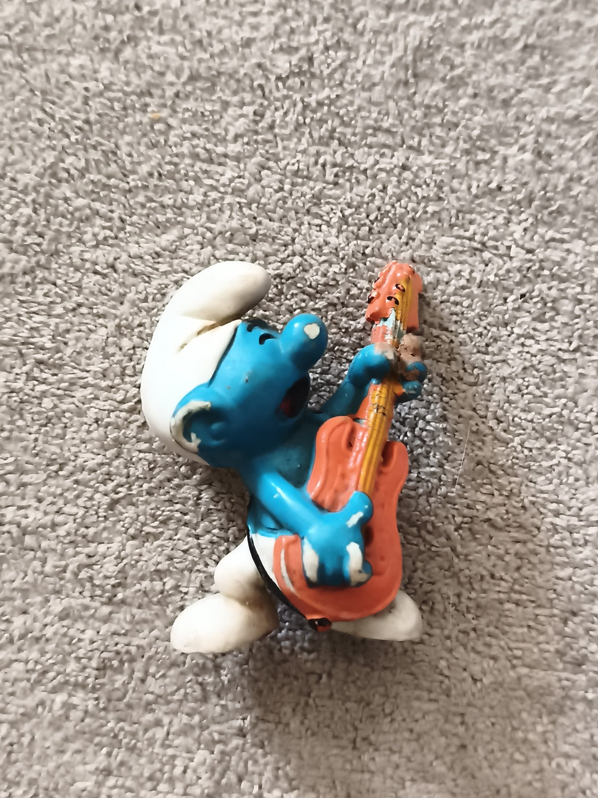 Figurine Schtroumpf musicien guitare orange bleu jouet décoratif vintage