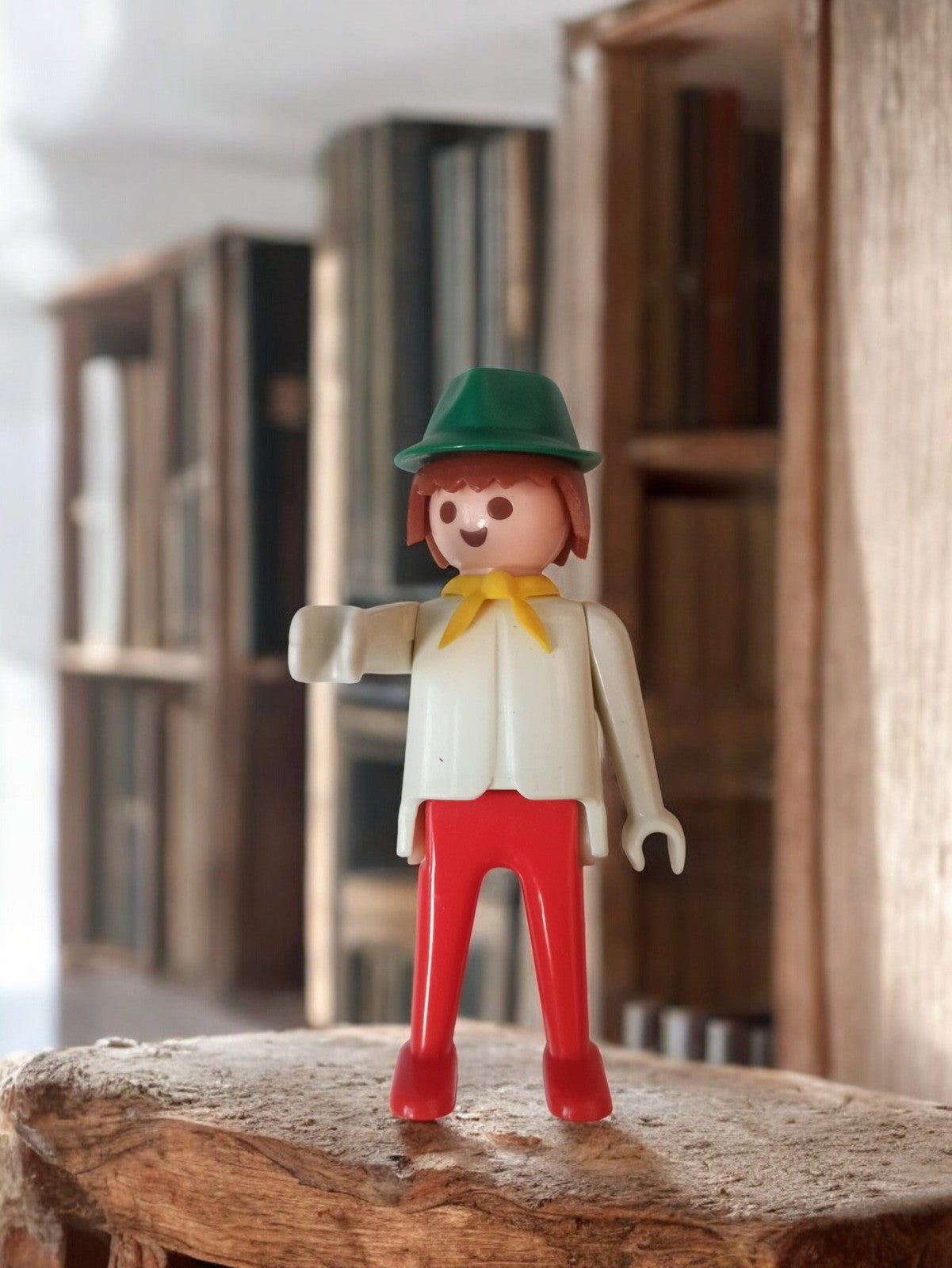 Playmobil vintage 1970s ancien personnage rétro, chapeau vert, collection jouet