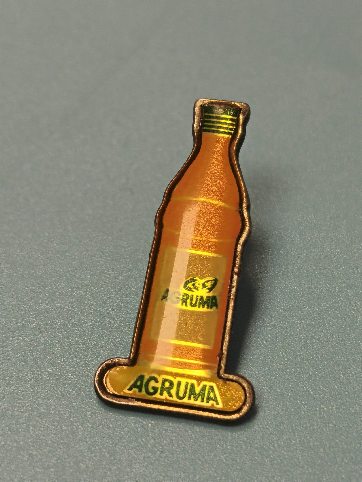 Vintage pin's bouteille AGRUMA orange publicitaire collection boisson (Ref 4)
