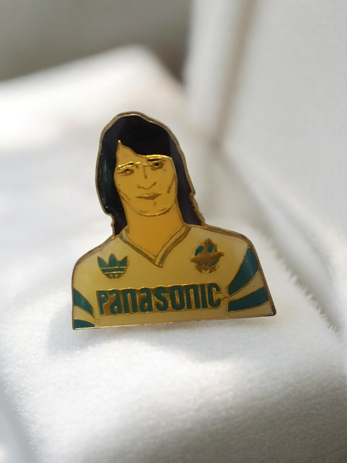 Pin's vintage joueur OM Panasonic Adidas rétro football Olympique Marseille
