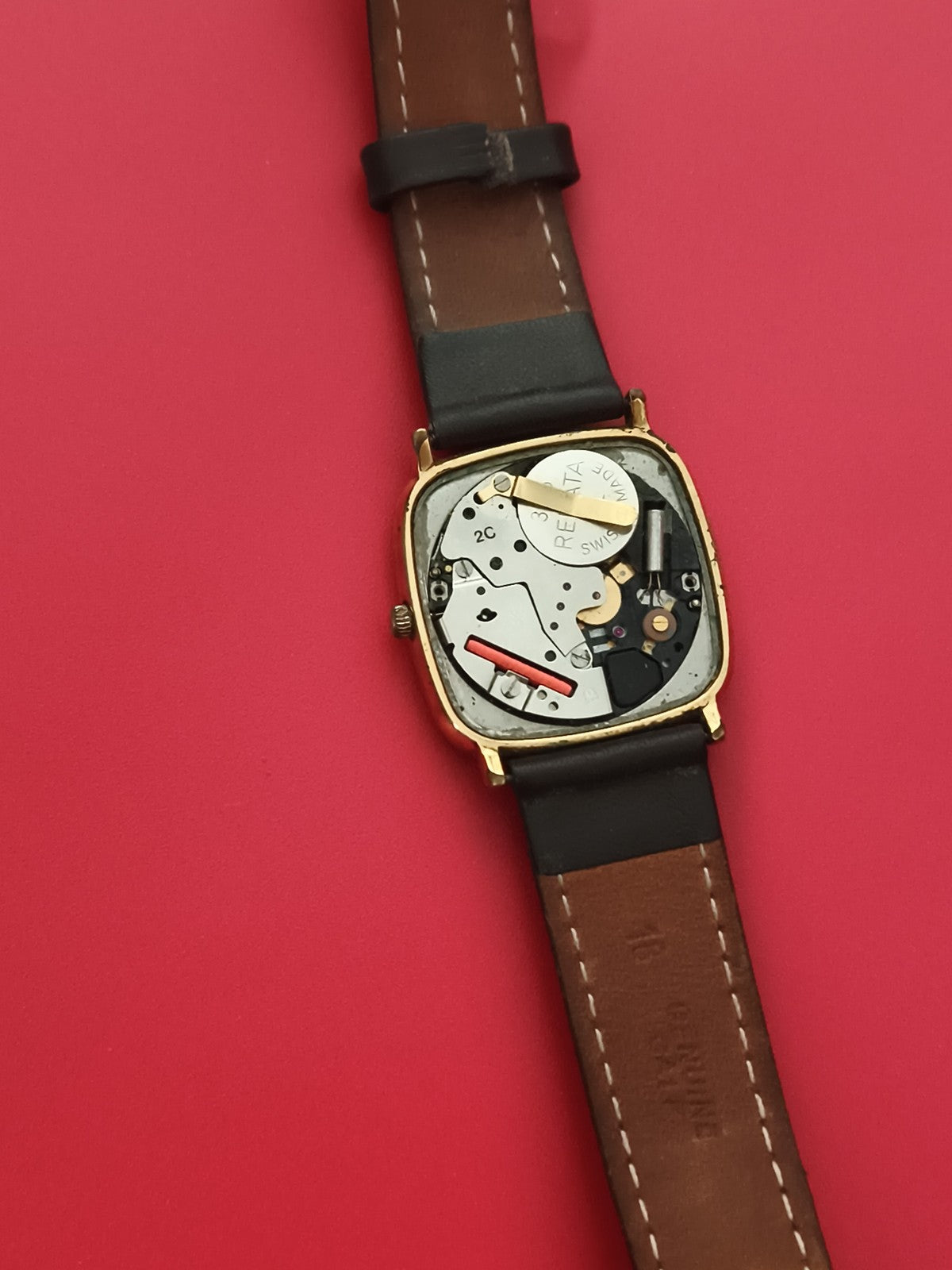 Montre vintage Yema Paris quartz cadran blanc dateur à réviser