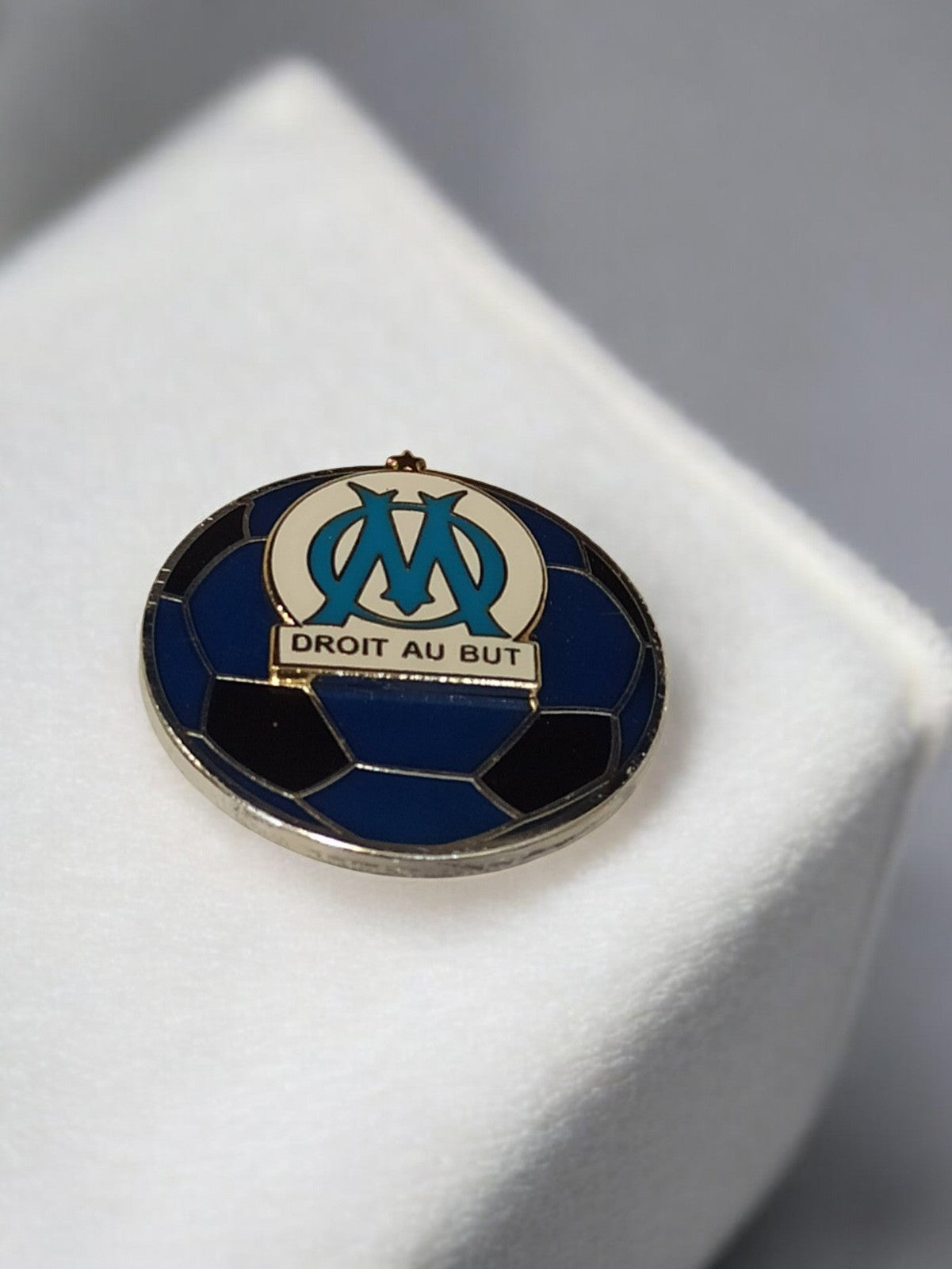 Pin's Olympique de Marseille vintage logo OM Droit au But ancien rétro foot