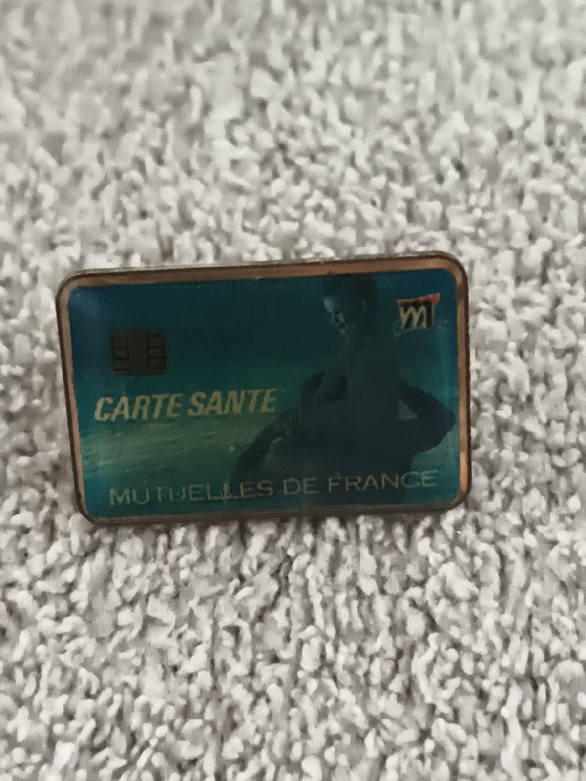 Pin's Mutuelles de France Carte Santé vintage badge publicitaire (Ref 9)