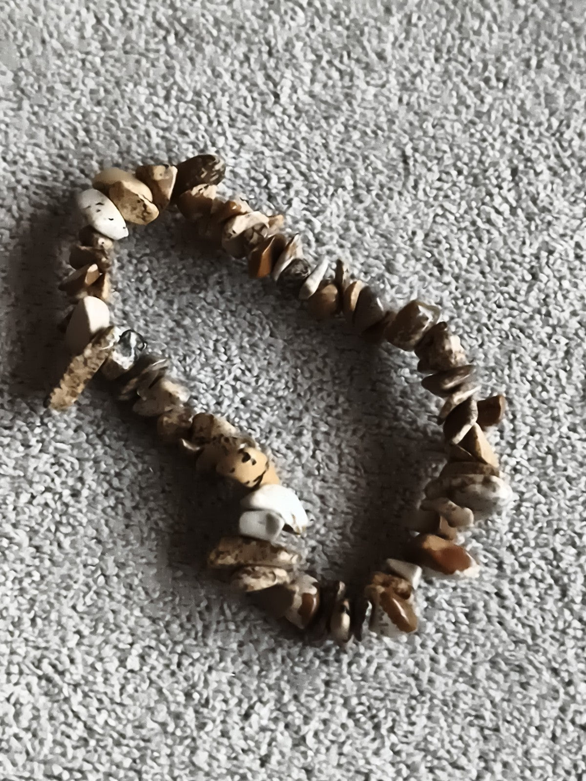 Bracelet chips pierres naturelles tons beige marron, perles irrégulières, bijou