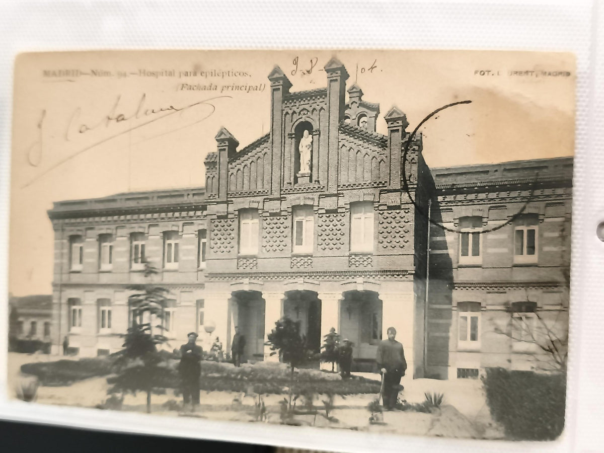Carte postale ancienne Madrid Hospital épileptiques façade CPA signée