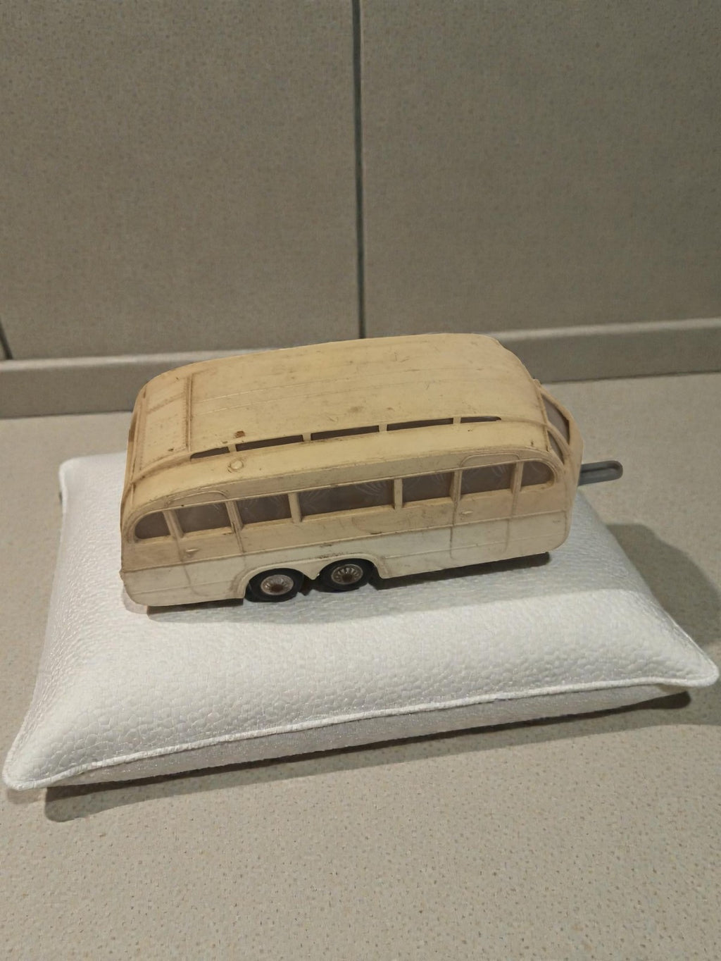 Caravane miniature vintage Norev Hénon EH 56-220 rétro ancien beige