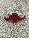 Pin's vintage Buffalo Grill chapeau rouge, badge ancien logo (Ref 5)