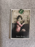 Carte postale Bonne Année début XXe femme fleurs CPA timbre couleur
