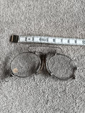 Ancienne paire de lunettes pince-nez métal, monture ovale vintage rétro