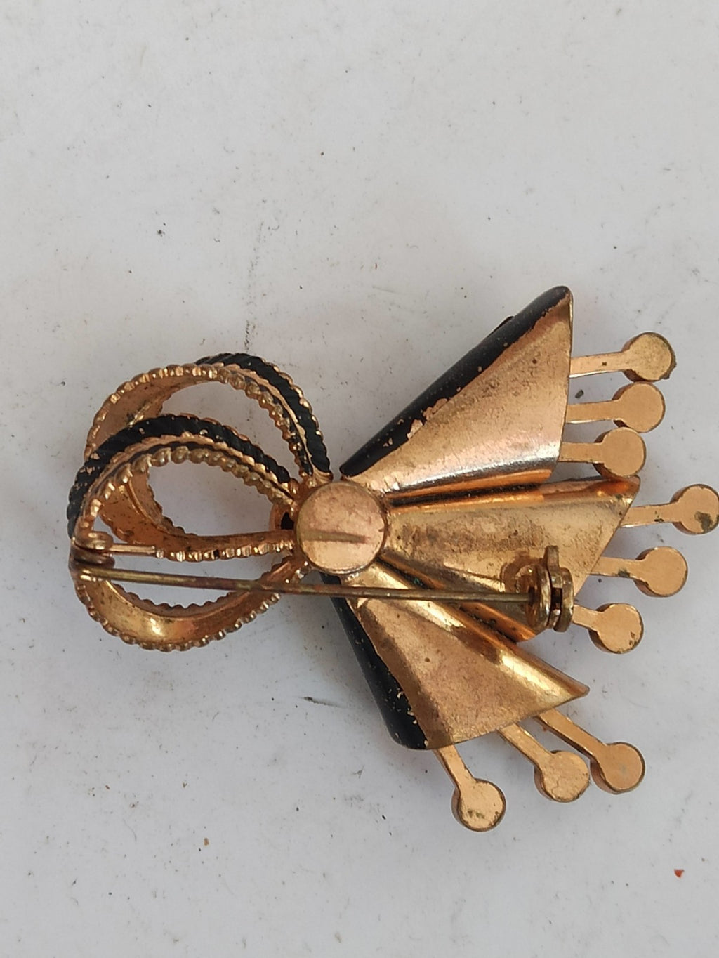 Broche ancienne émaillée Art déco 1930, bijou rétro, motif ruban doré
