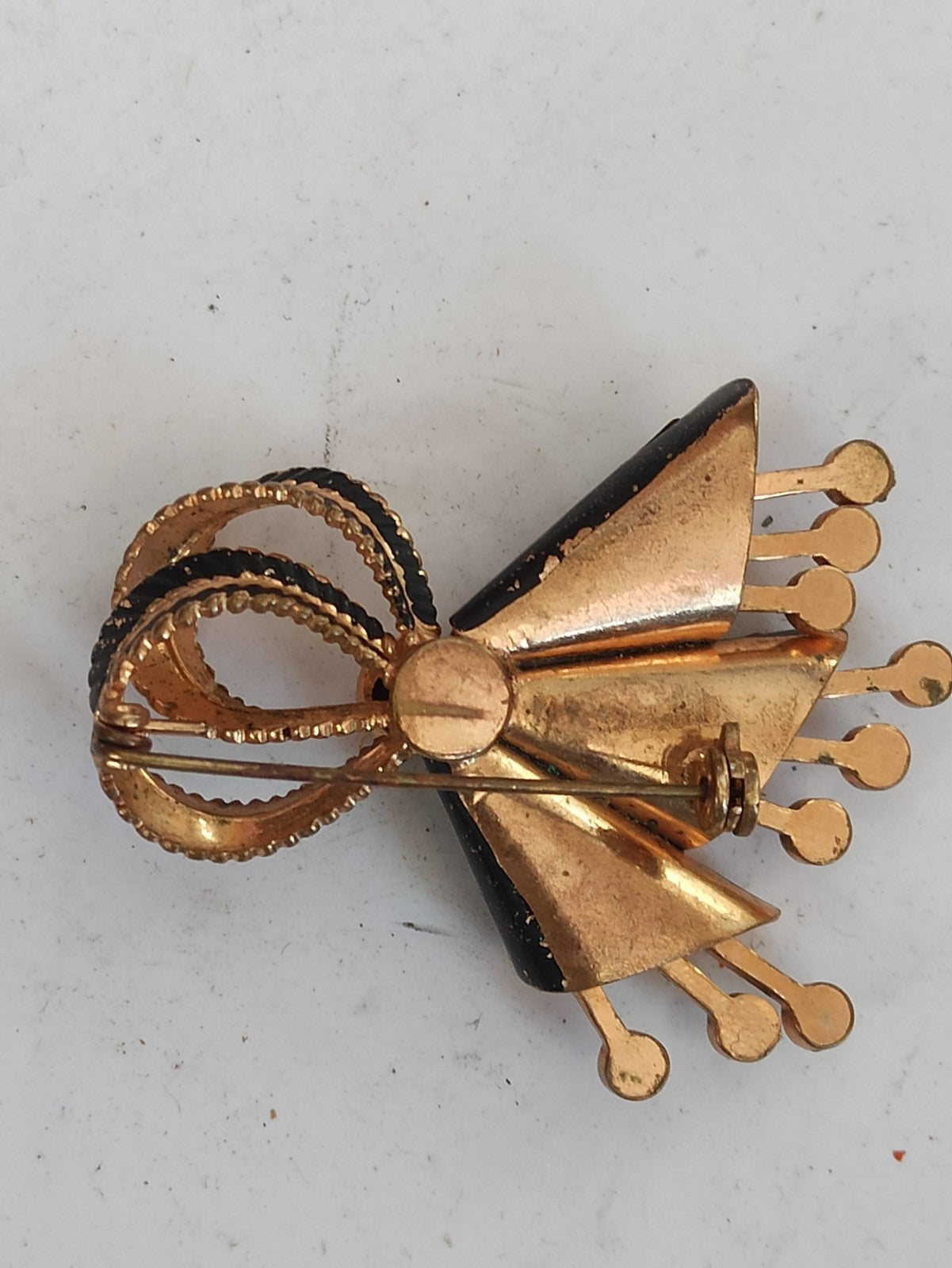 Broche ancienne émaillée Art déco 1930, bijou rétro, motif ruban doré