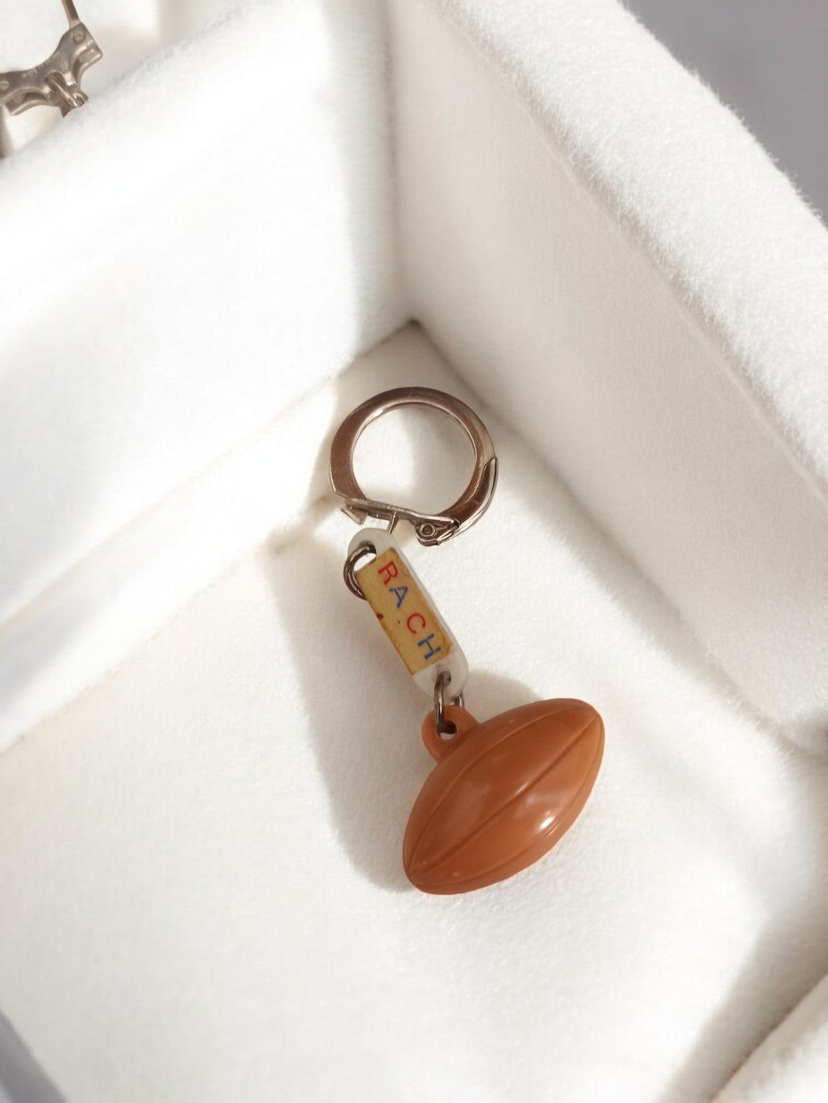 Porte-clés vintage RACH rugby rétro ancien, objet publicitaire rare