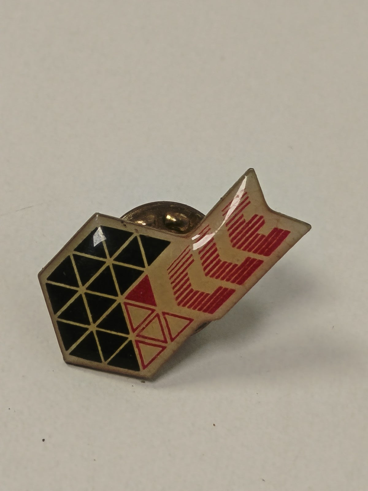Pin's ancien vintage rétro, badge collection, objet publicitaire années passées