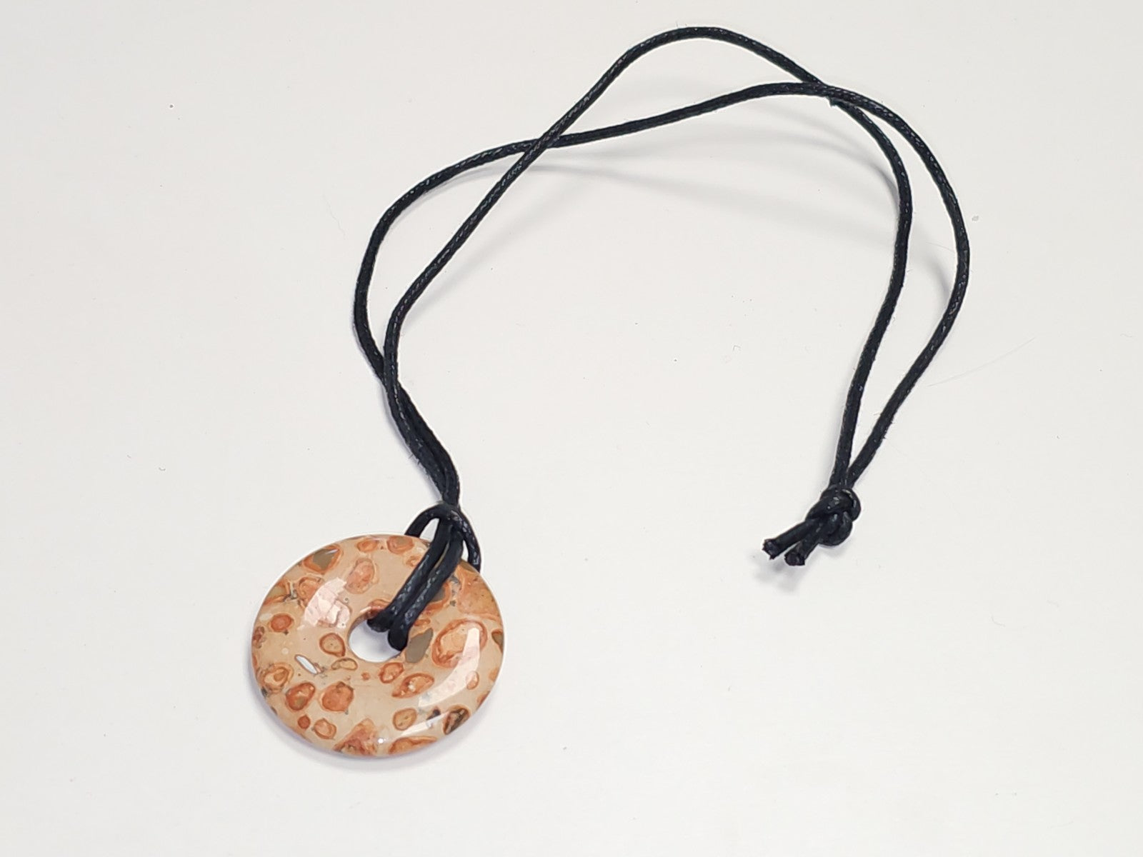 Collier pendentif donut en pierre naturelle léopardite, bijou élégant femme