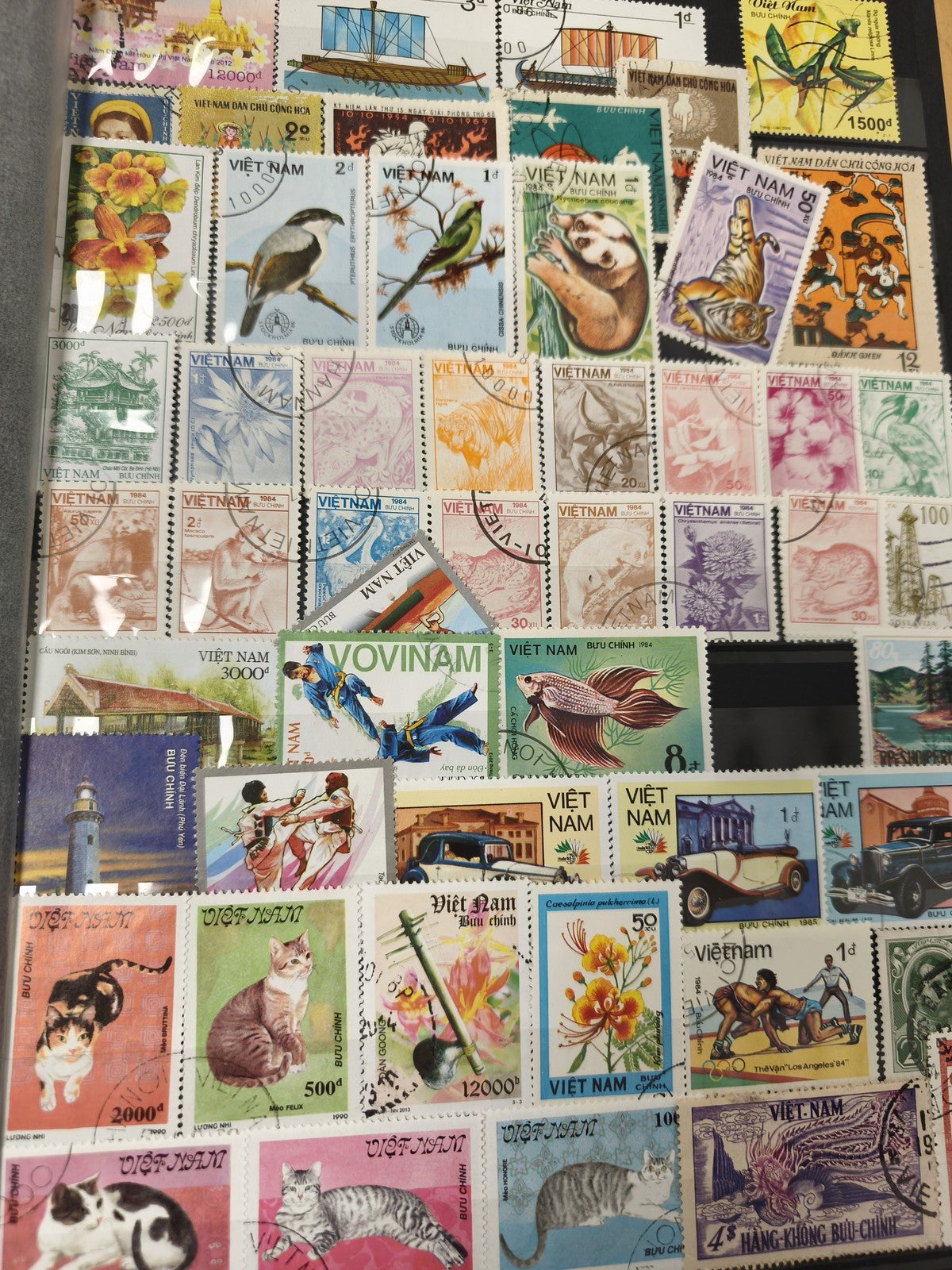 Lot de timbres Vietnam thématiques animaux, fleurs, véhicules, oblitérés