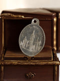Médaille religieuse vintage métal Sacré-Cœur Montmartre Paris pendentif ancien