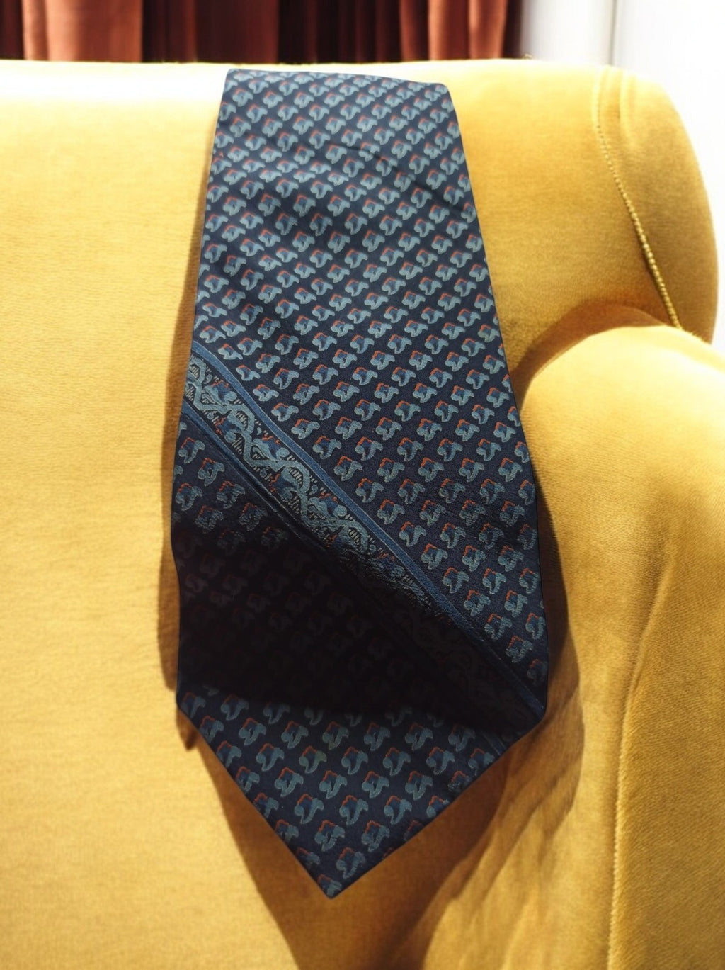 Cravate vintage Pierre Cardin bleu motif géométrique rétro homme élégant