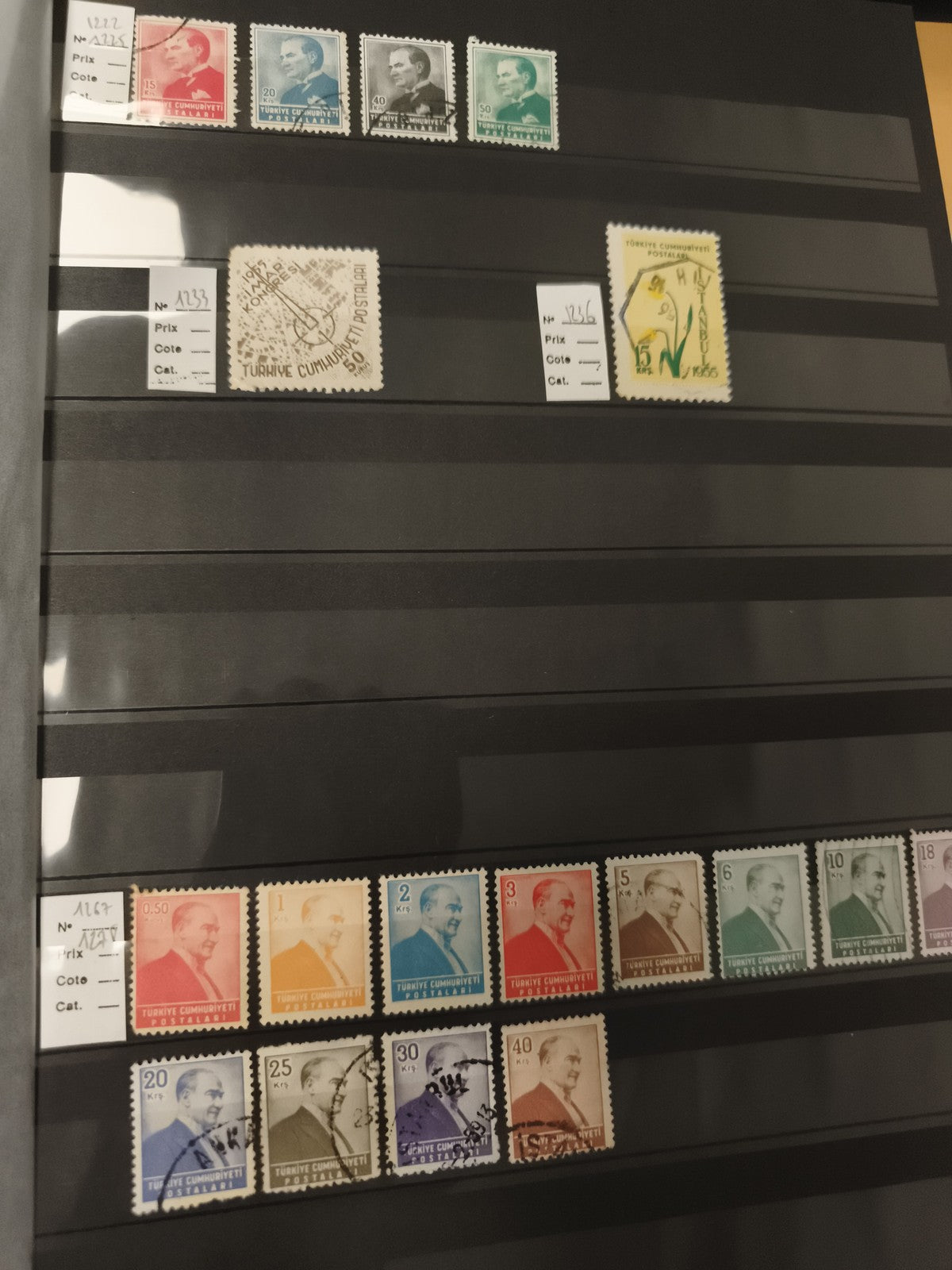 Timbres Turquie Cumhuriyeti oblitérés lot différents motifs couleurs philatélie