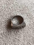 Bague fantaisie ancienne aspect argenté motif géométrique vintage rétro