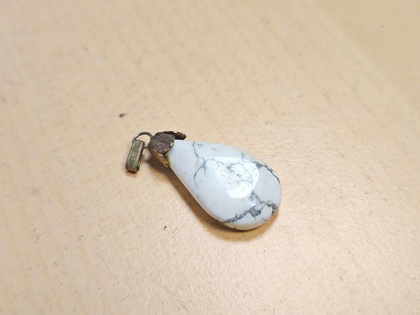 Ancien pendentif vintage en pierre naturelle rétro pour collection ou bijou uniq