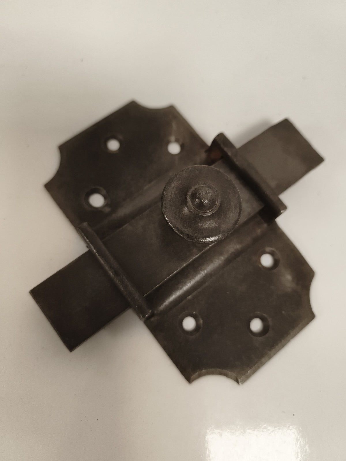 Ancienne serrure de porte à pêne coulissant, ferrure vintage, verrou rustique