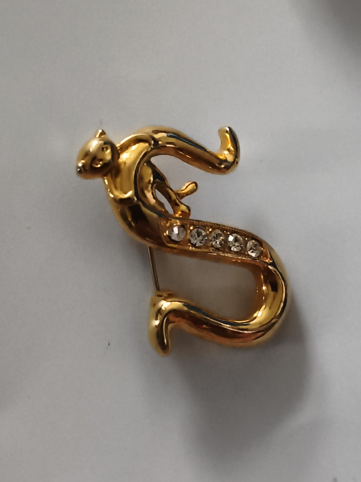 Broche ancienne dorée panthère stylisée strass vintage bijou fantaisie