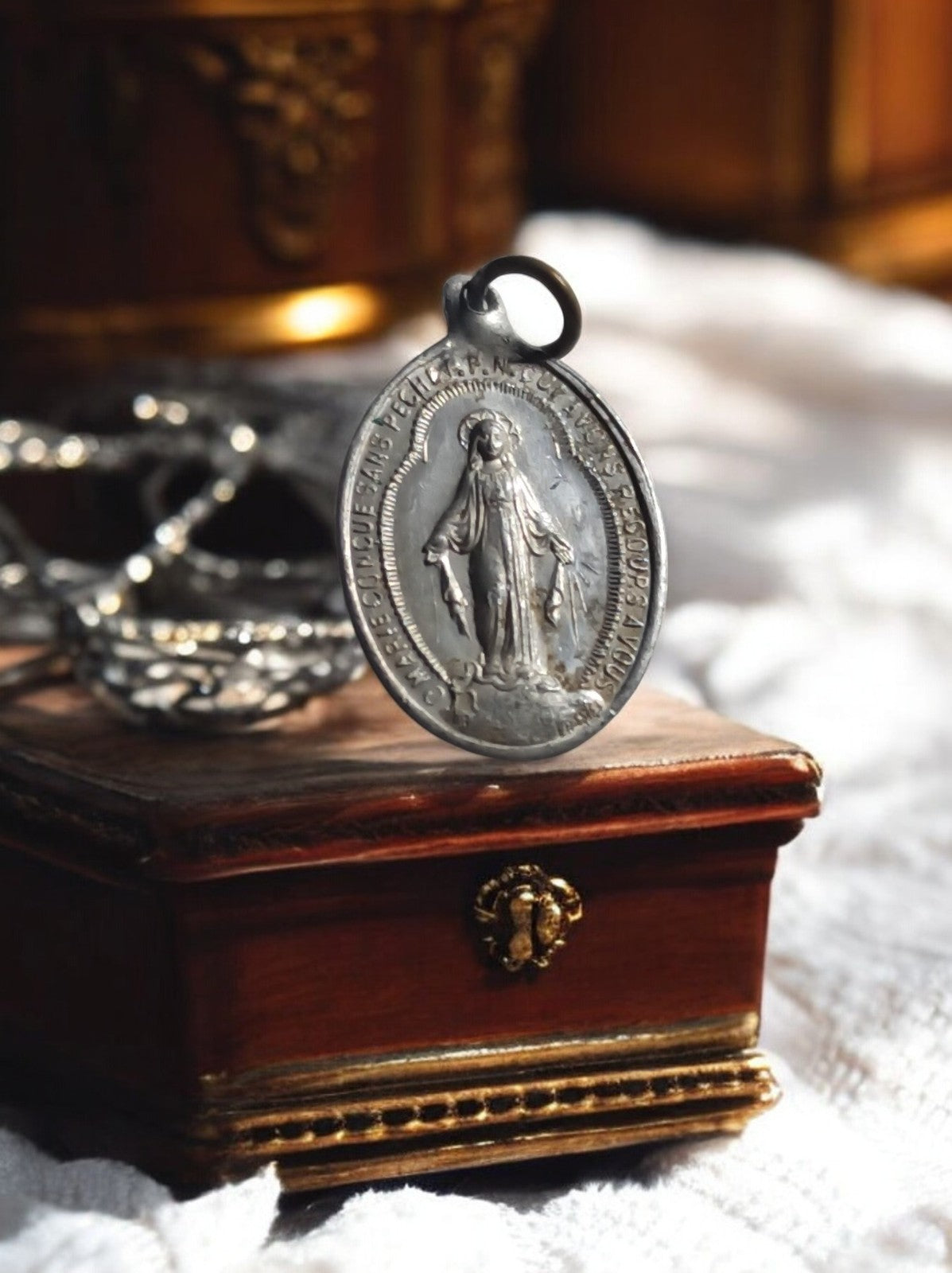 Médaille miraculeuse catholique vintage bronze aspect argenté Vierge Marie
