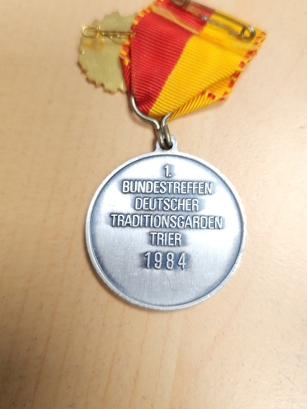 Insigne 1er Meeting Fédéral Gardes Traditionnels Allemands Trier 1984 souvenir
