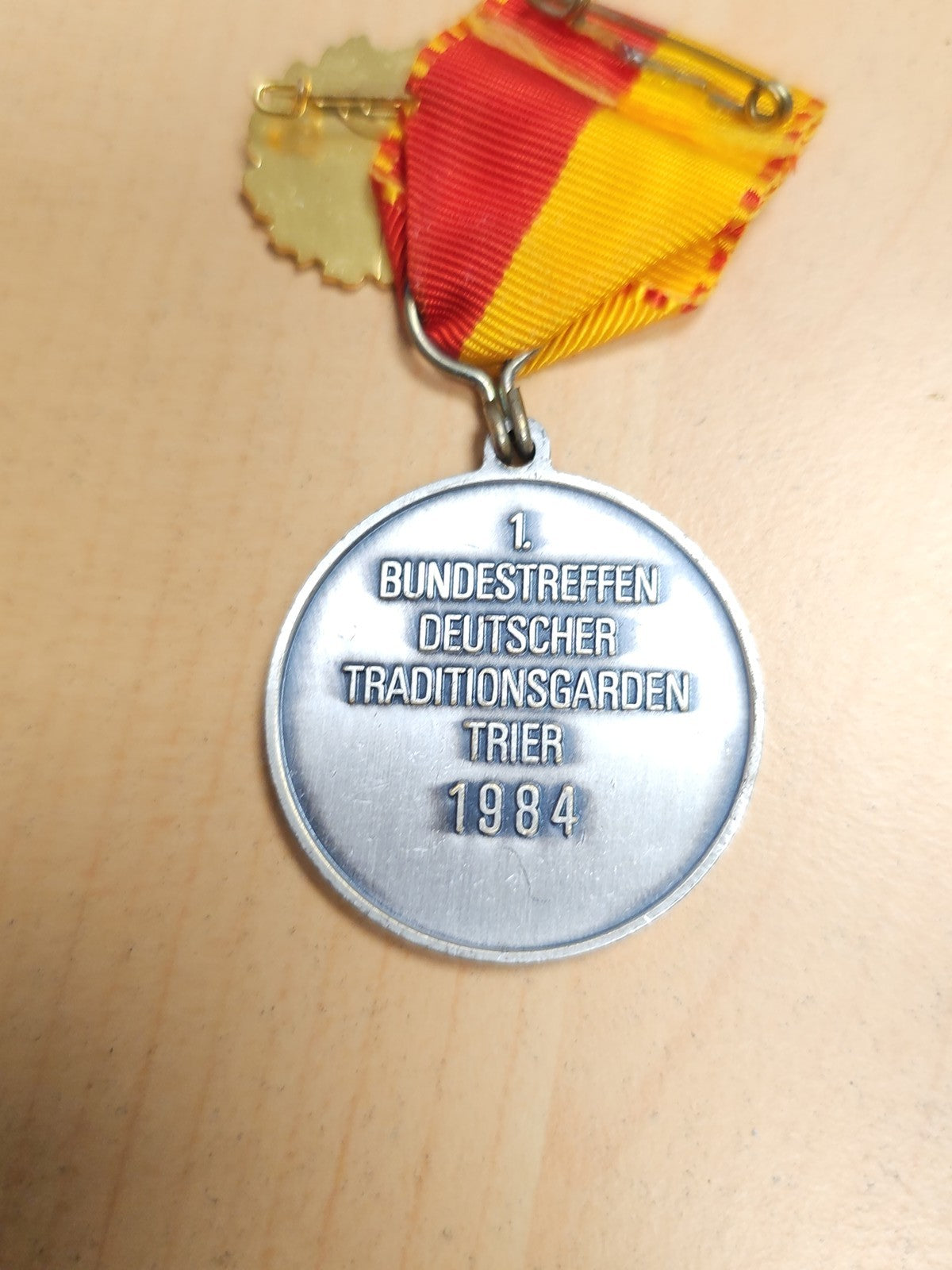 Insigne 1er Meeting Fédéral Gardes Traditionnels Allemands Trier 1984 souvenir
