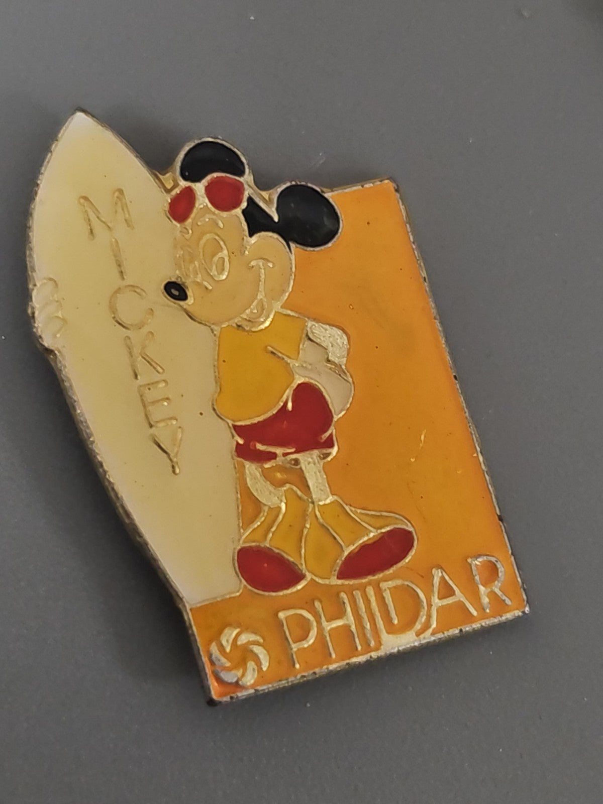 Pin's rétro Phidar Disney Mickey Mouse ancien collection badge vintage rare