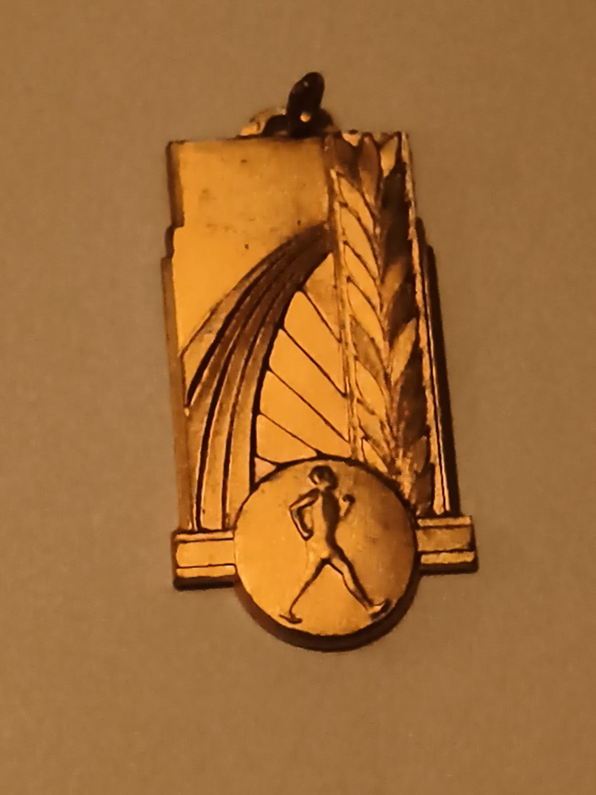 Médaille sport Art déco marcheur finition dorée athlétisme récompense